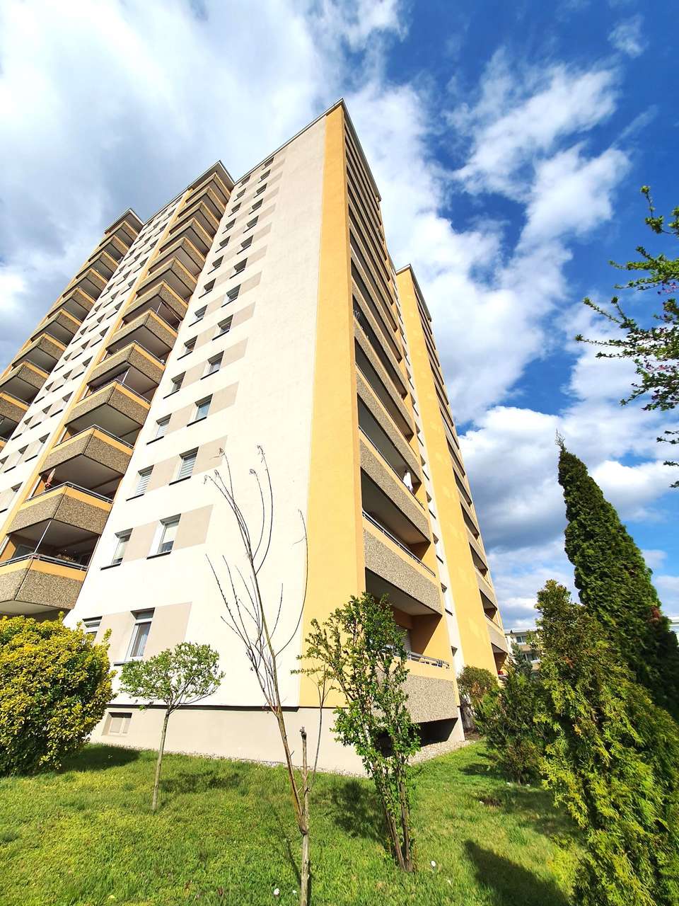 OBERTSHAUSEN: NOTVERKAUF ! 3 Zi. Büro m. Balkon u. Duschbad - 100 % GEWERBLICHE NUTZUNG möglich OBERTSHAUSEN: NOTVERKAUF ! 3 Zi. Büro m. Balkon u. Duschbad - 100 % GEWERBLICHE NUTZUNG möglich