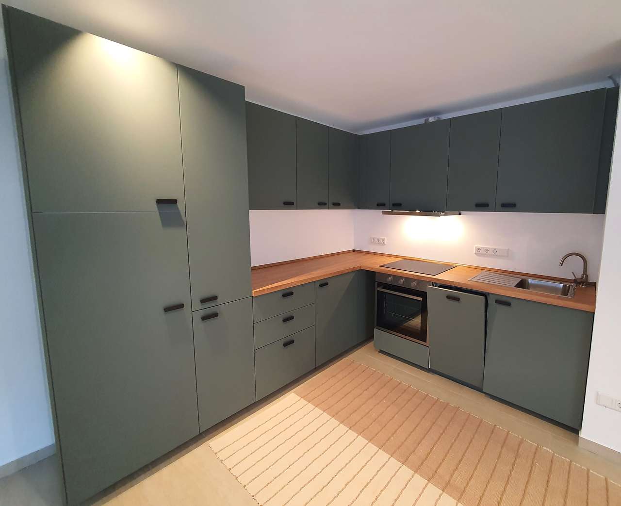 HEUSENSTAMM: 1 Zi.Dachstudio m. Balkon - EBK und TGL Bad HEUSENSTAMM: 1 Zi.Dachstudio m. Balkon - EBK und TGL Bad